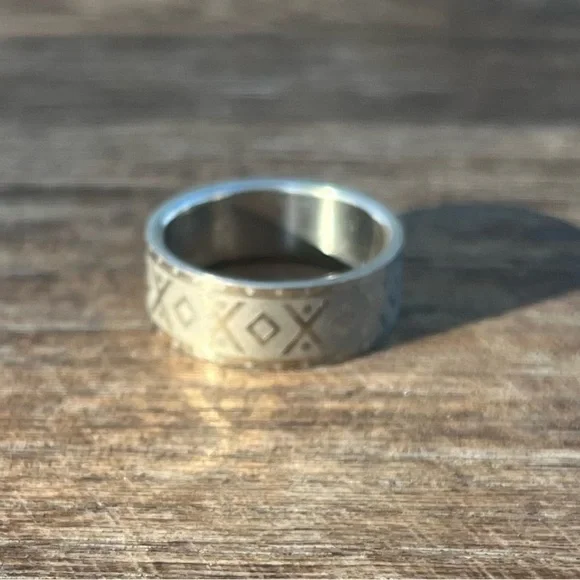 Aztec Ring - Picture 2 of 3